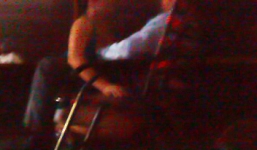 Bắt quả tang nhân viên 9X đang kích dục cho khách